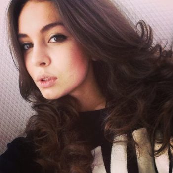 Profilo di Maria-lourdes