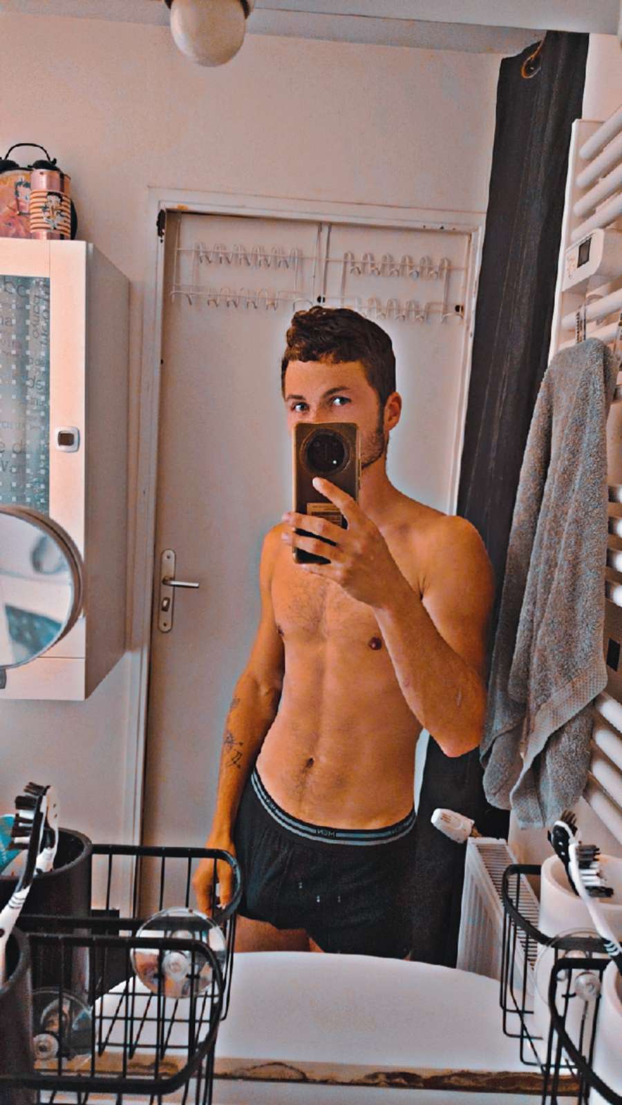 Profilo di Arie, 22 anni, Scopamicizi a Bocenago