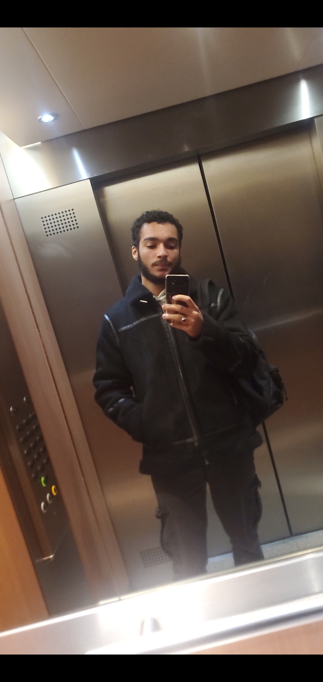 Profilo di Sina, 18 anni, Scopamicizi a Arguello