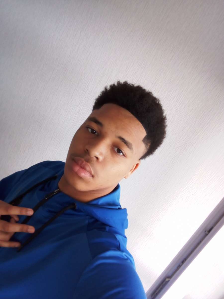 Profilo di Dillan, 19 anni, Scopamicizi a Ardea
