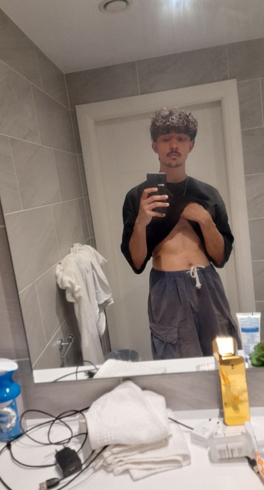 Profilo di Hakim, 21 anni, Scopamicizi a Arguello
